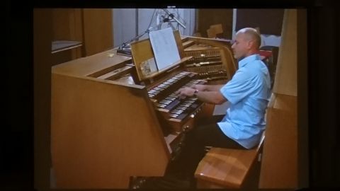 Patrick Gläser gestaltete einen mitreißenden Auftakt der diesjährigen Zwieseler Orgeltage - Foto: Aurel v. Bismarck